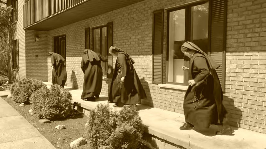 Ретро фото веселых монашек - 55