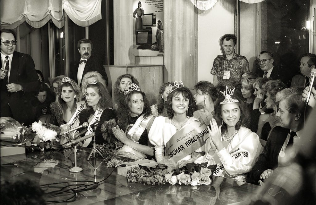 Участницы первого конкурса красоты в СССР 1