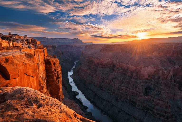 Гранд-Каньон - это огромный каньон в США